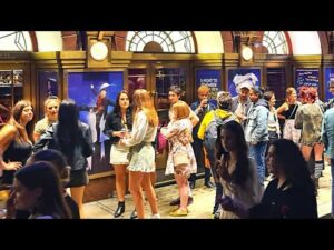 「4K HDR」 Nightlife in London West end | Leicester Square on a busy night