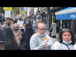 「4K HDR」 Walking in London Whitechapel Market