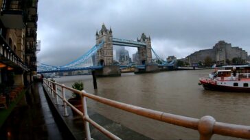 Rain walking around London Tower Bridge | Rainy day City Walk