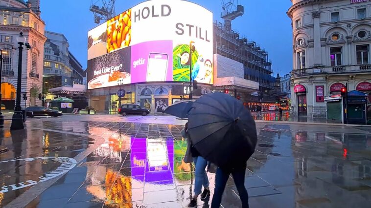Walking West London SOHO NIGHTLIFE on a RAIN DAY | London Soho Rain CITY ASMR
