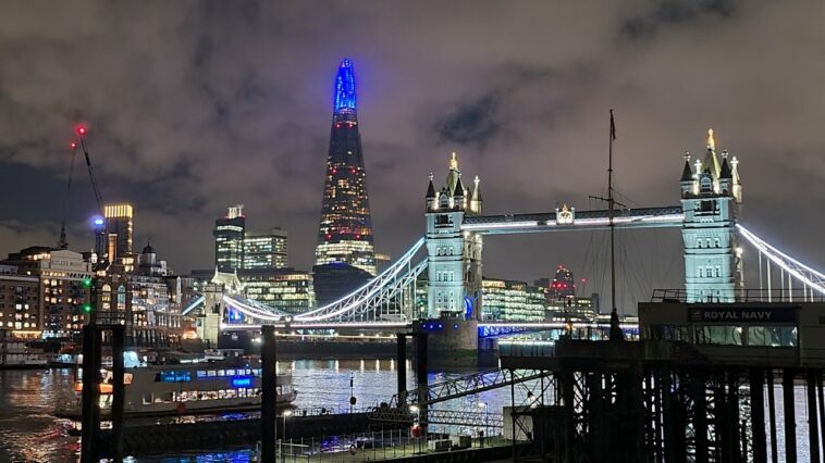 London Night Walking Tour - Relaxing night walk around City of London