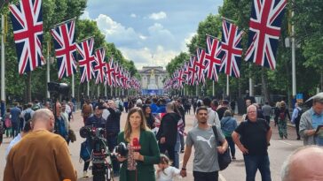 London Walk: Platinum Queen Jubilee ( looking for a streaming Spot for tomorrow )