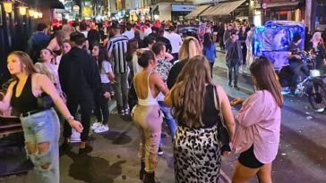 「4K HDR」 Saturday Night walk in London Soho