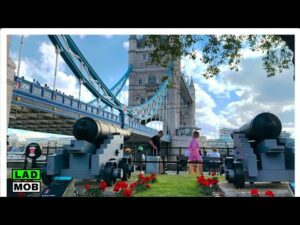 London's Best Walking Tour-Tower of London to Covent Garden to Piccadilly Circus | 4K Binaural Sound