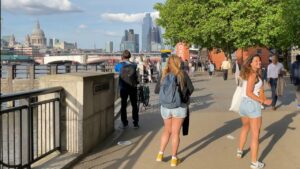 London Summer Walking Tour: London South Bank Walk 4K