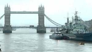 Mystical LONDON - FOGGY Early Morning Walking Tour (4K HDR)