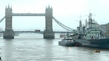 Mystical LONDON - FOGGY Early Morning Walking Tour (4K HDR)