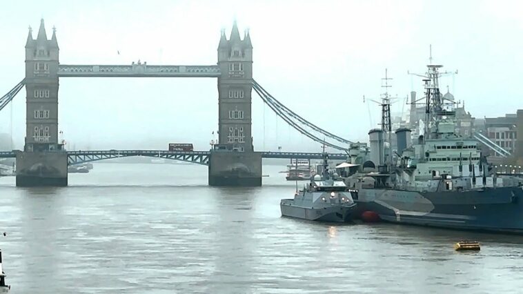 Mystical LONDON - FOGGY Early Morning Walking Tour (4K HDR)