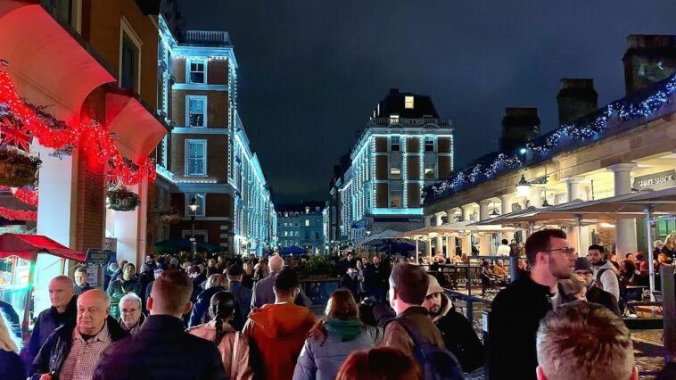 (4K HDR) London Covent Gardens during Christmas - London Walking Tour