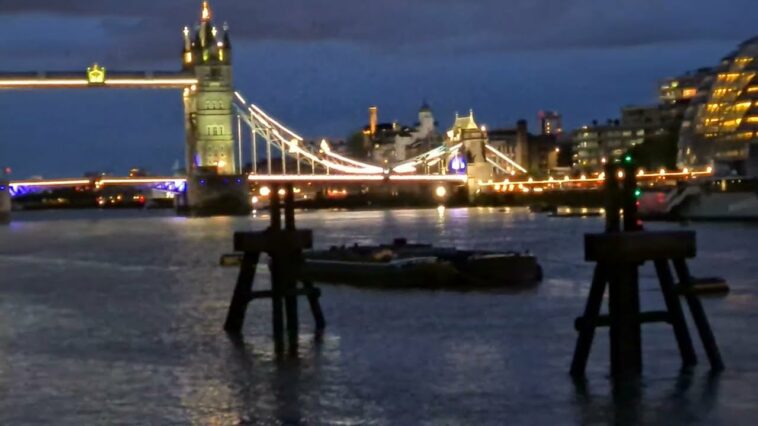 INCREDIBLE View of London Tower Bridge | Dusk walking
