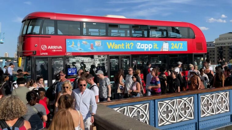 London Tower Bridge is EXTREMELY BUSY 4k