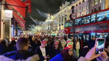 🇬🇧 London, England - Christmas London Walking Tour (4K HDR)