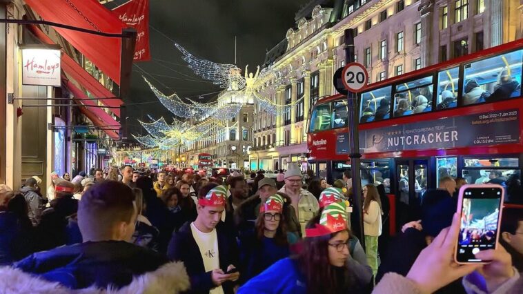 🇬🇧 London, England - Christmas London Walking Tour (4K HDR)