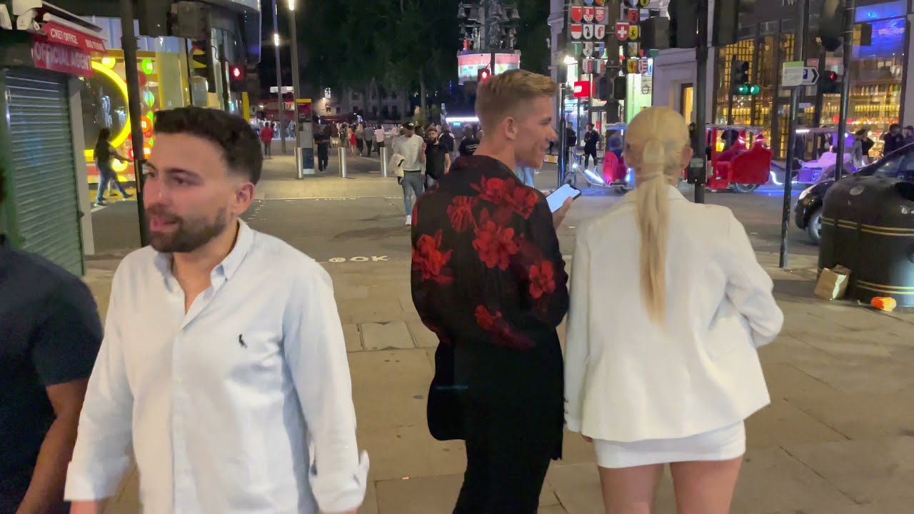 Downtown London Walk - Leicester Square to Piccadilly Circus | Saturday Night 4K HDR