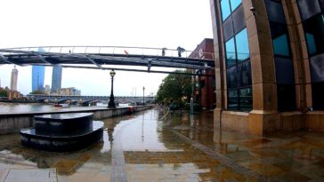 Walking in the RAIN - Tower of London to London Eye via Blackfriars | City Walk